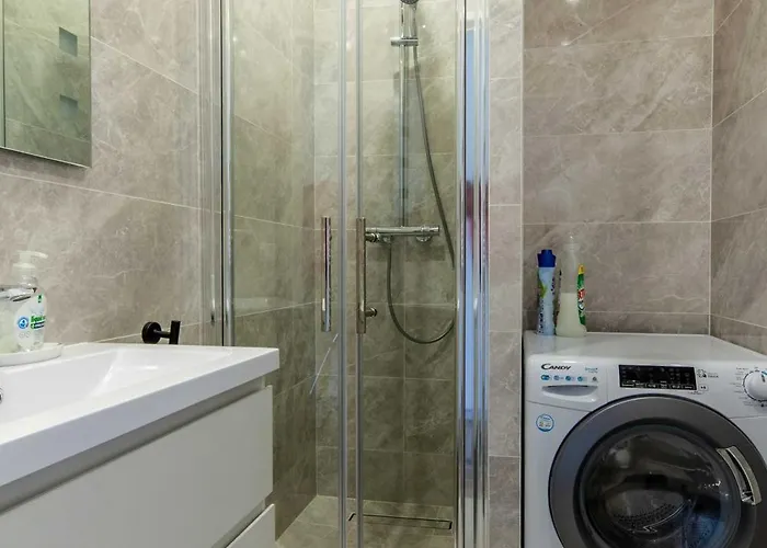 Apartment Sleeps 4 With Terrace, 500m Place Morny Deauville