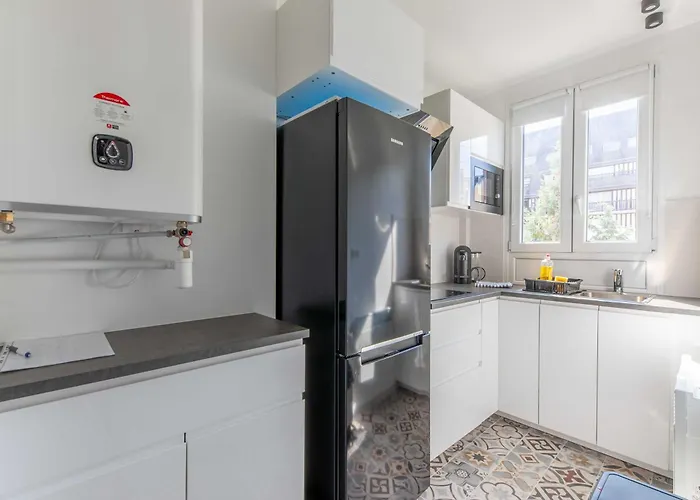 Sleeps 4 With Terrace, 500m Place Morny Deauville