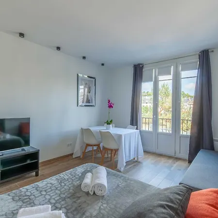 Sleeps 4 With Terrace, 500m Place Morny Apartment