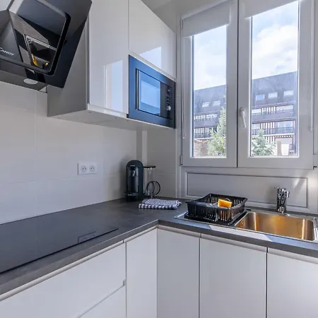 Apartmán Sleeps 4 With Terrace, 500m Place Morny *