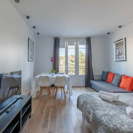 Sleeps 4 With Terrace, 500m Place Morny Apartmán Deauville