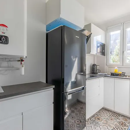 Sleeps 4 With Terrace, 500m Place Morny Deauville