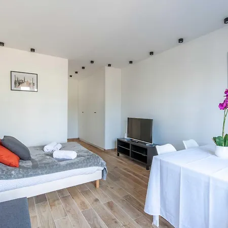 Sleeps 4 With Terrace, 500m Place Morny