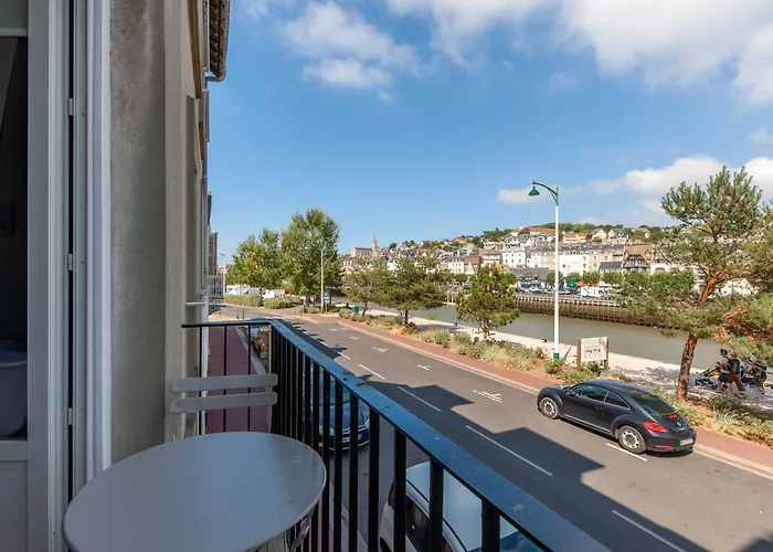 Sleeps 4 With Terrace, 500m Place Morny * Deauville