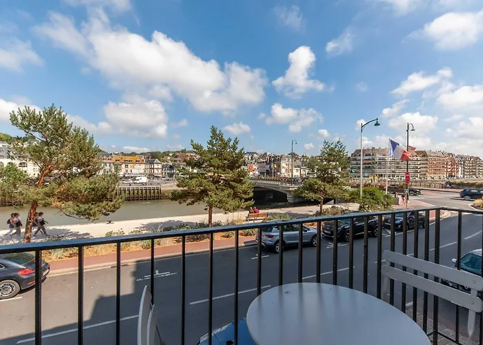 Sleeps 4 With Terrace, 500m Place Morny