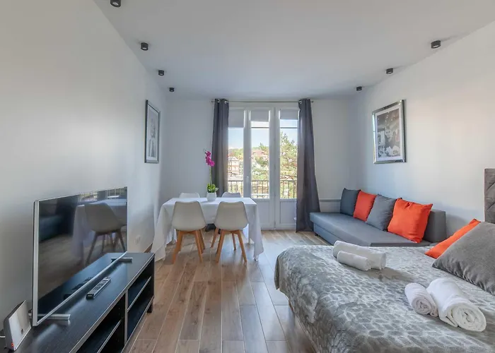 Sleeps 4 With Terrace, 500m Place Morny Appartamento Deauville